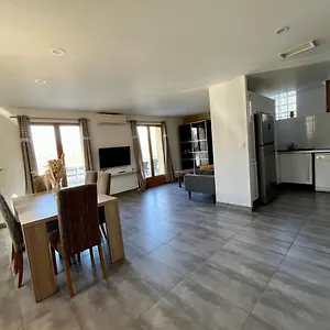 Maison Spacieuse Avec Grand Jardin Et Parking A 20 Min De Lyon Vakantiehuis Simandres